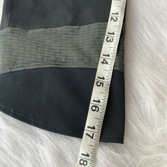 Under Armour Leggings Sz Xs? Black/Grey Mesh Athletic Workout Capris Yoga Womens - Picture 7 of 8